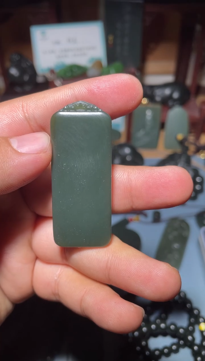 颈饰未镶嵌和田玉（青玉）1