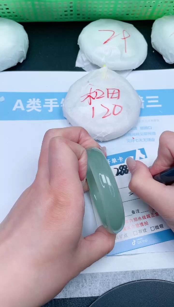 【闪购商品】石英质玉手镯未镶嵌288-54.2