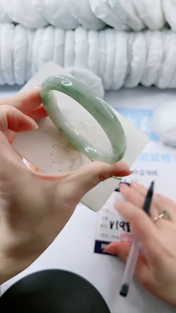 【闪购商品】石英质玉手镯未镶嵌多样性发货V198