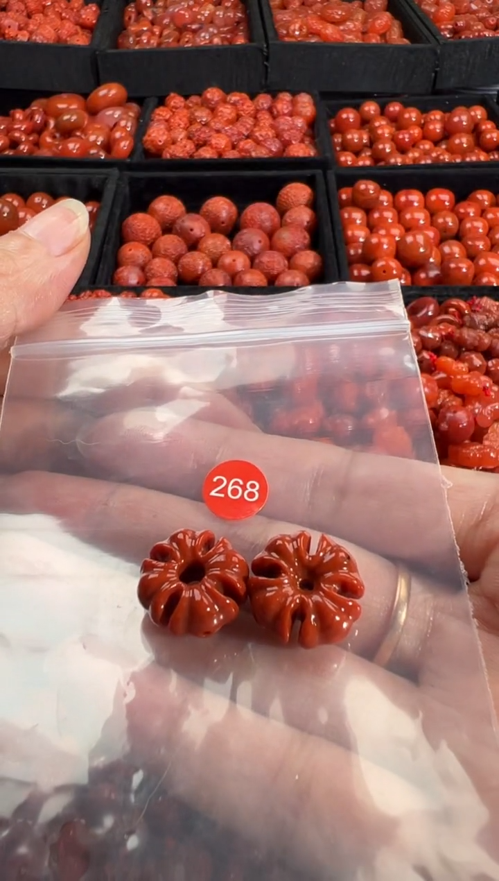 南红玛瑙未镶嵌颈饰1