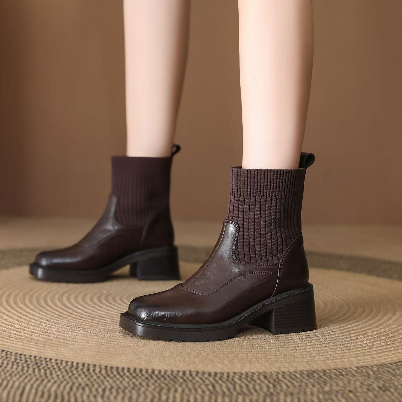 2025秋冬新款舒适瘦瘦靴女针织弹力袜靴法式复古真皮粗跟高跟短靴