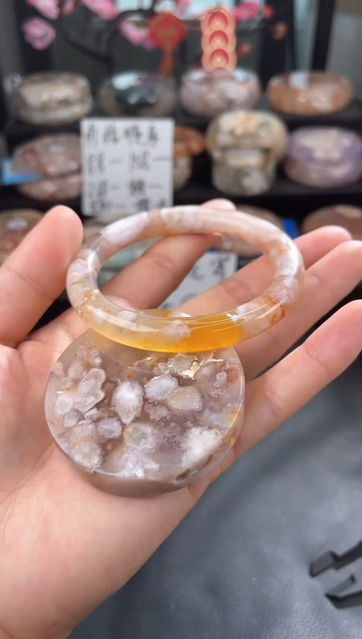 【闪购商品】石英质玉手镯未镶嵌59