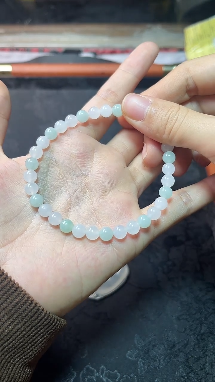 未镶嵌定制翡翠白月光➕淡绿双彩手串卡4.7