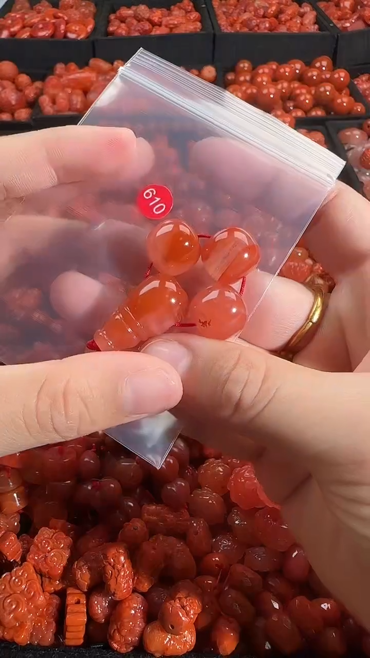 颈饰未镶嵌南红玛瑙1