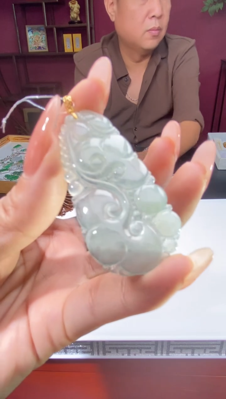 颈饰18K金镶嵌翡翠34751