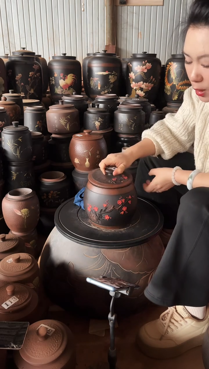 【闪购商品】壶瑕疵茶叶罐 腰鼓红梅 634 晃盖