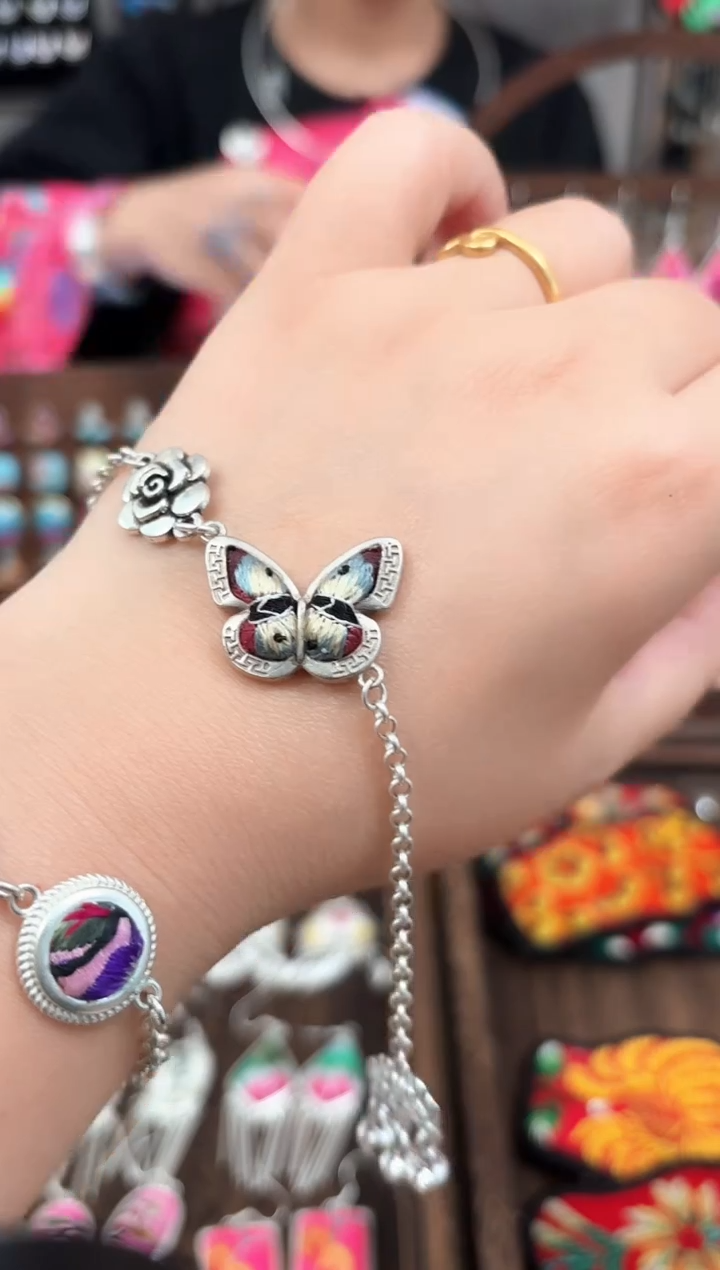 织绣非遗彩云南阁老绣饰品402