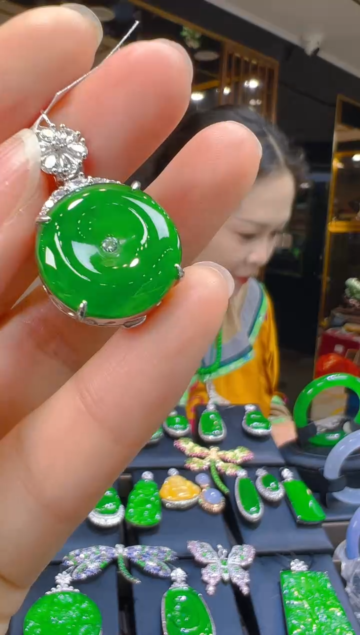 翡翠银S925镶嵌吊坠(赠链)005(多样性发货发其一)