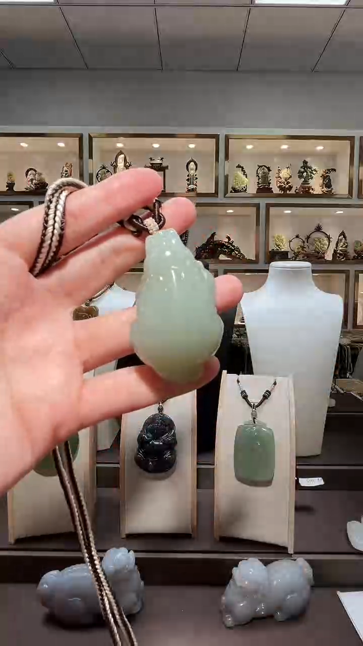 和田玉未镶嵌颈饰苏