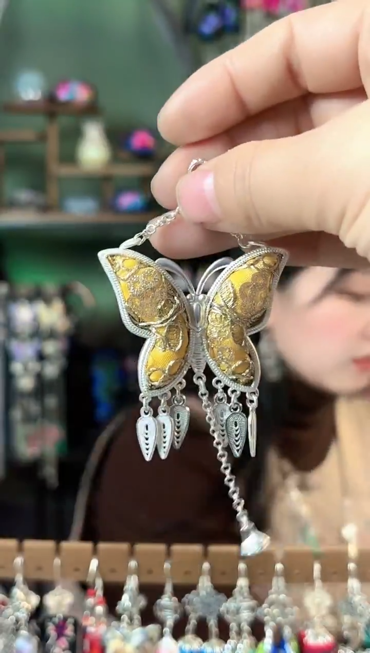 彩云南阁非遗老绣苗银饰品320