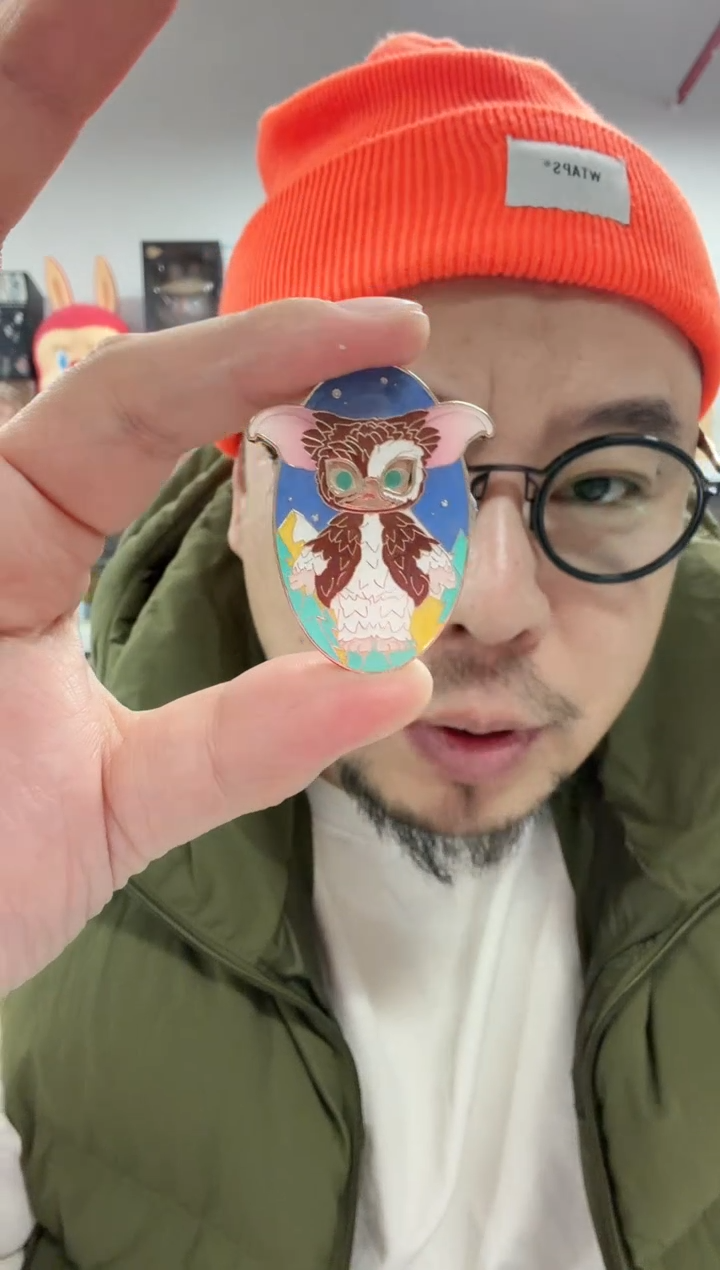小魔怪徽章一个损了