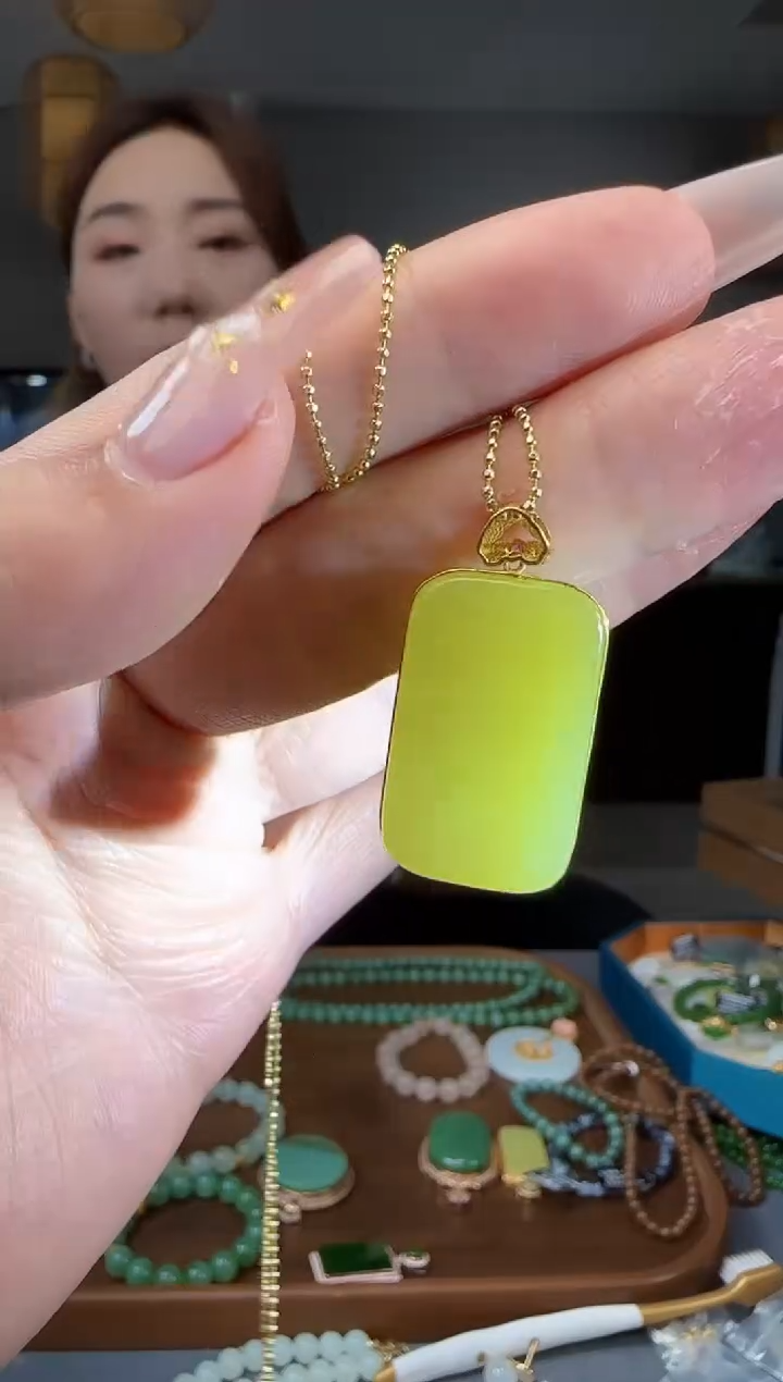 和田玉18K金镶嵌吊坠(不含链)1