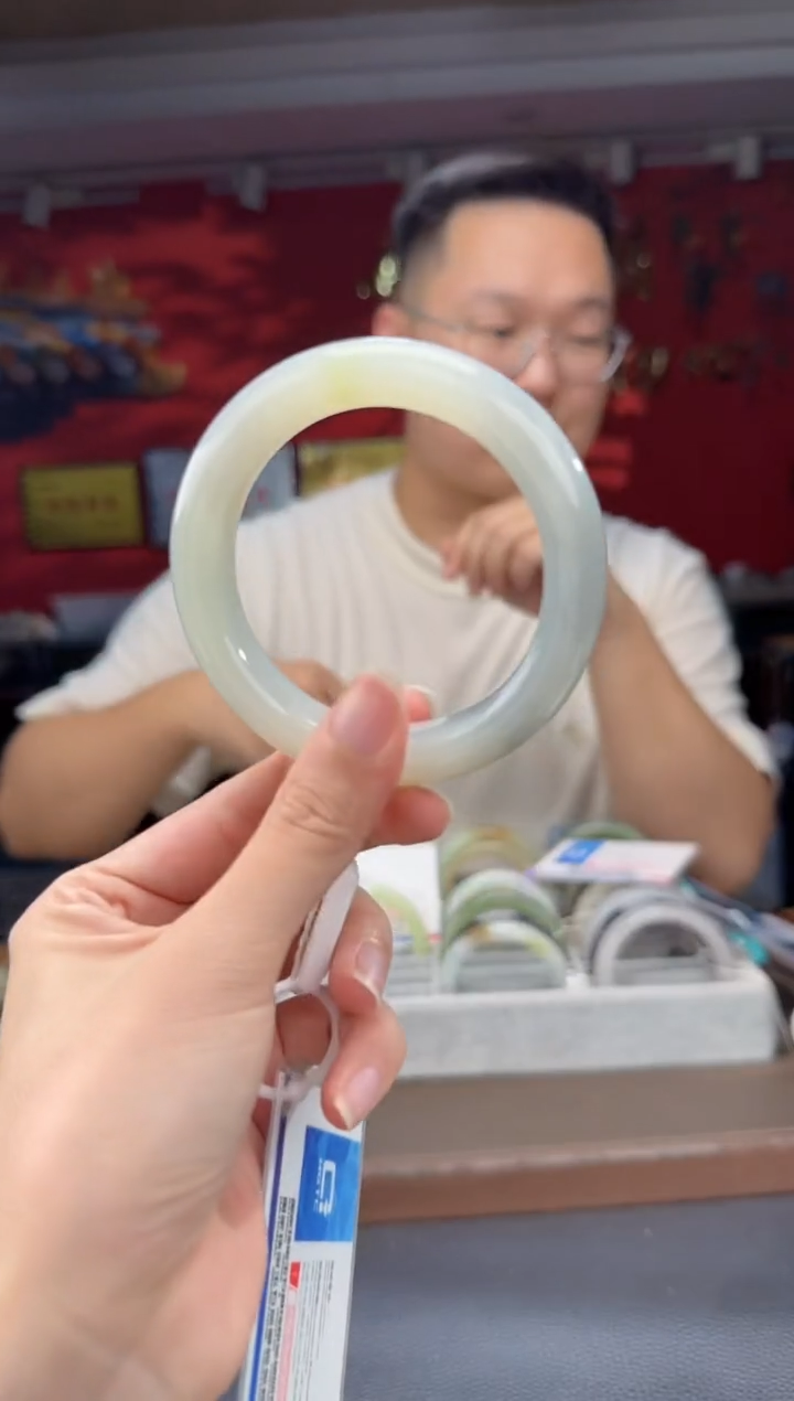 和田玉未镶嵌颈饰籽青花带翠三色手镯59+