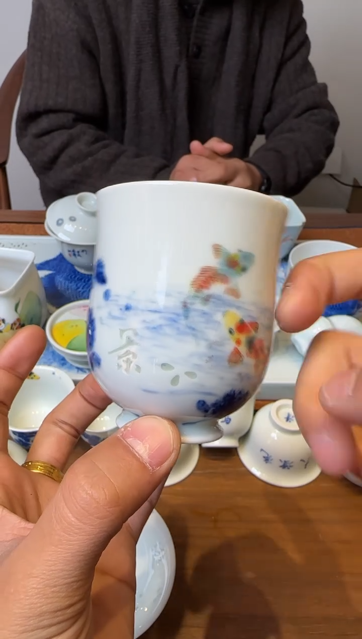 朱清 玲珑鲤鱼手握杯