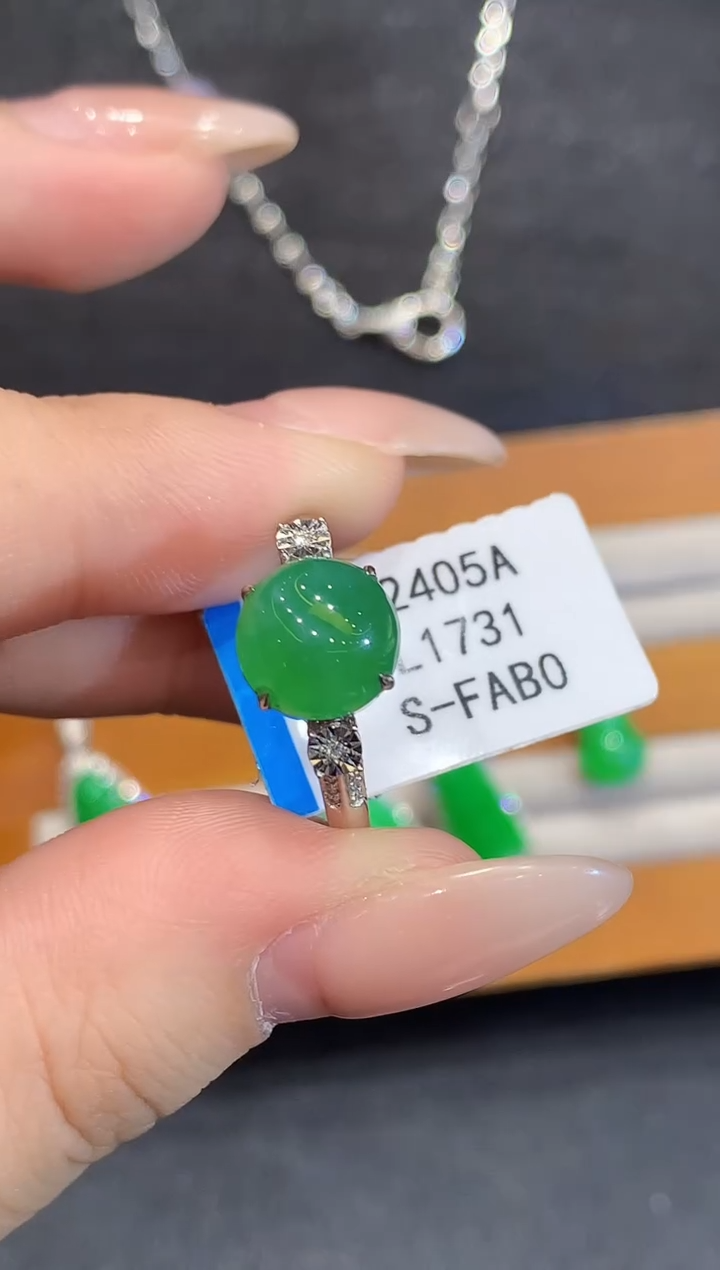 18K金镶嵌戒指翡翠L多样性发其一·