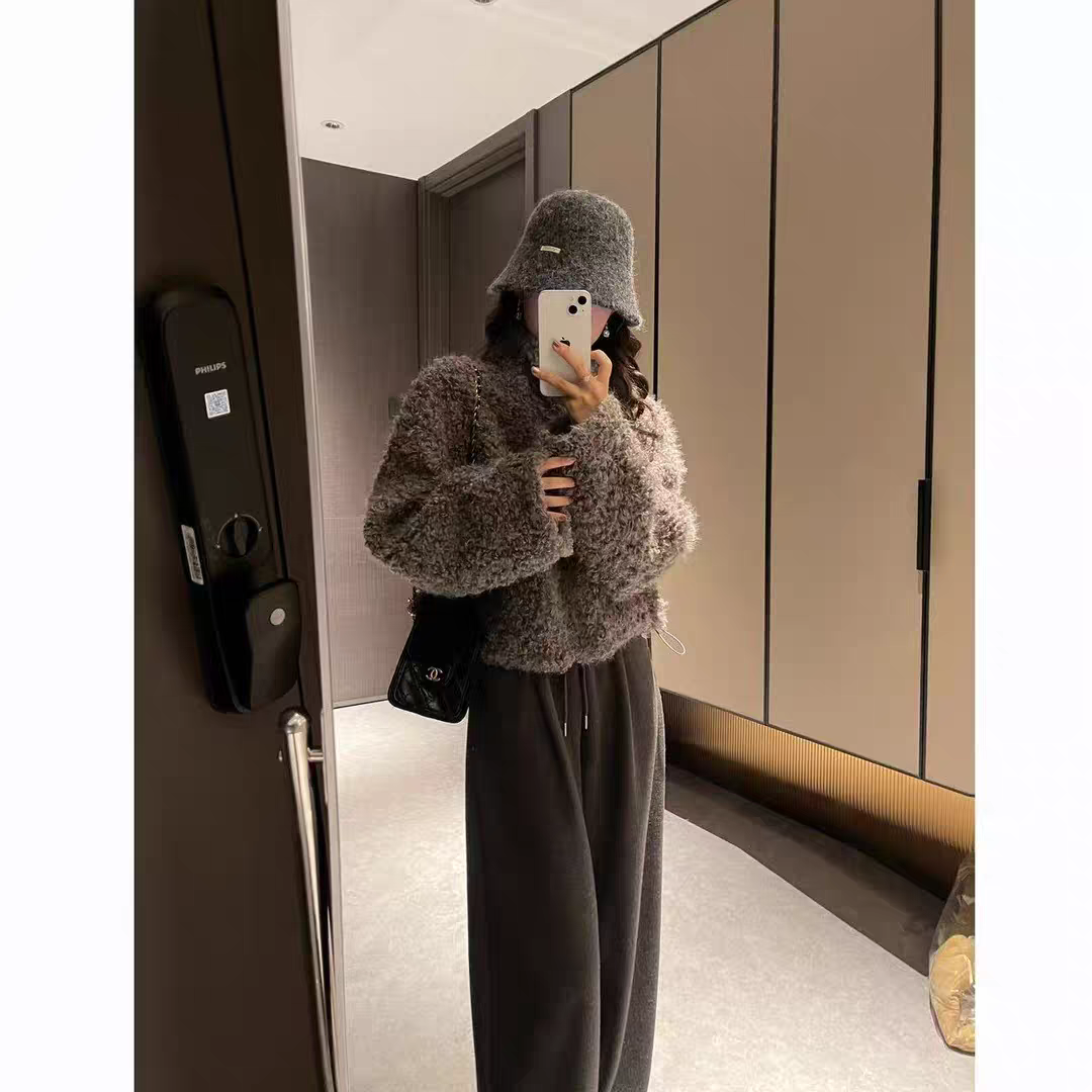 极简灰羊羔毛女冬季新款宽松显瘦皮毛一体短款外套慵懒风