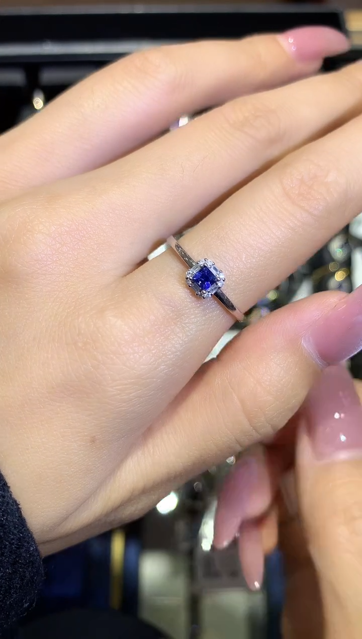 【闪购商品】蓝宝石戒指18K金镶嵌戒指