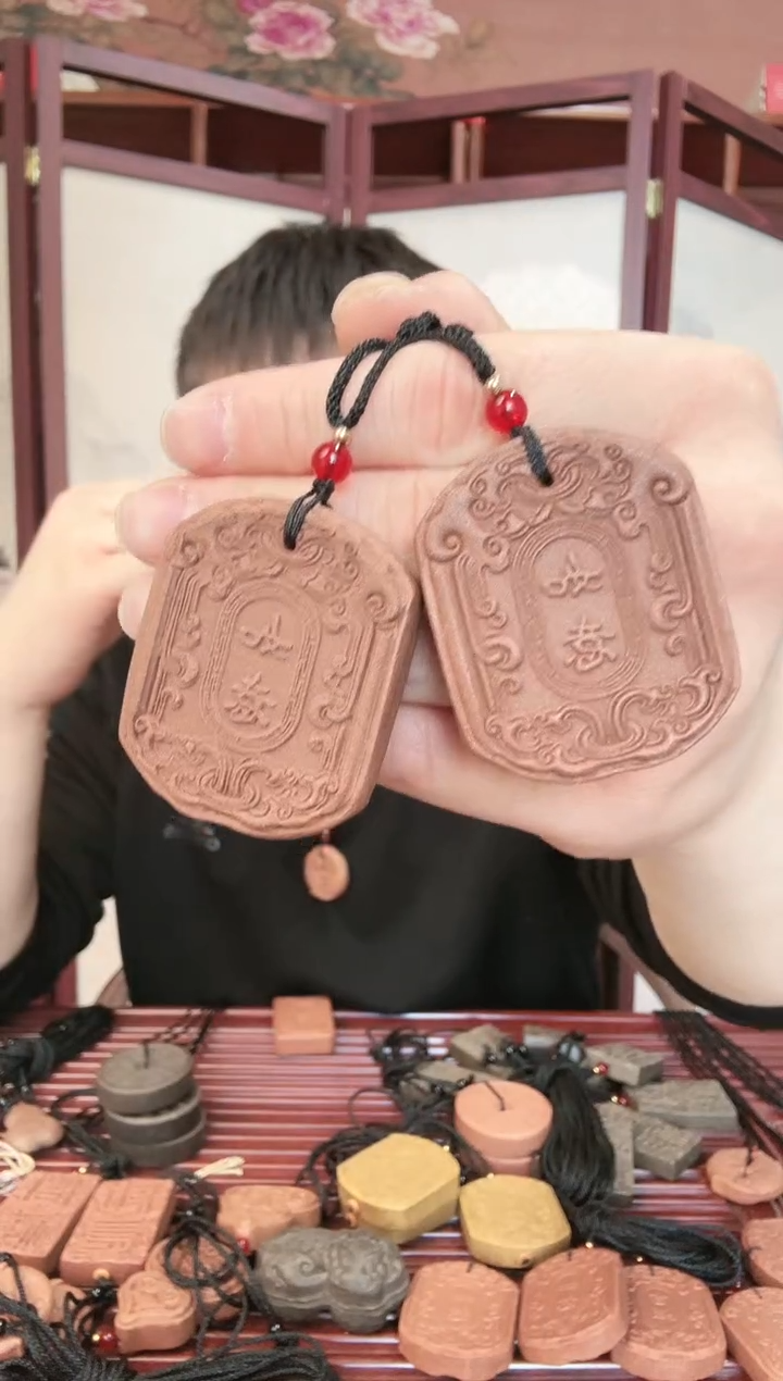 【闪购商品】泥塑七香十二精药吉祥如意牌