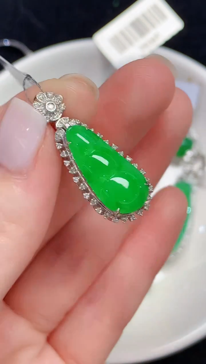 吊坠(不含链)18K金镶嵌翡翠LSR多样性发其一