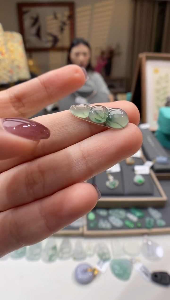 【闪购商品】翡翠颈饰未镶嵌豆子