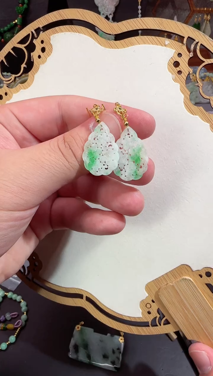 【闪购商品】翡翠颈饰未镶嵌牌子