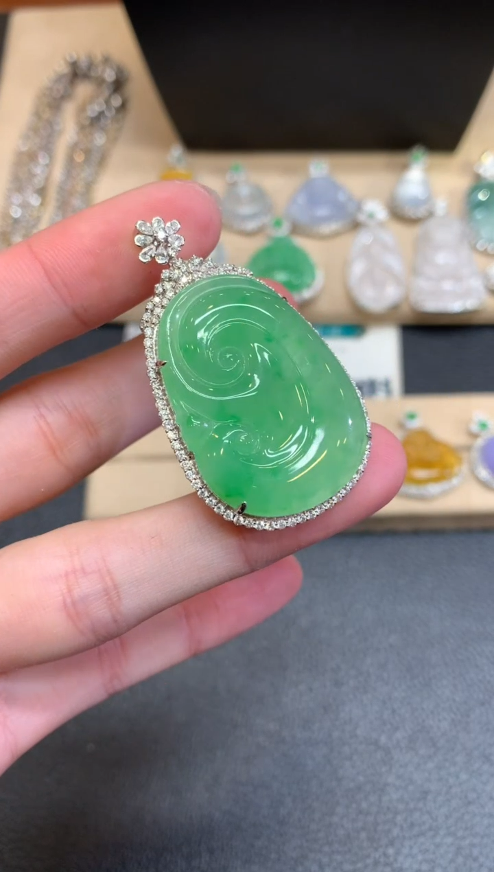 【闪购商品】翡翠颈饰18K金镶嵌如意【无服务费】