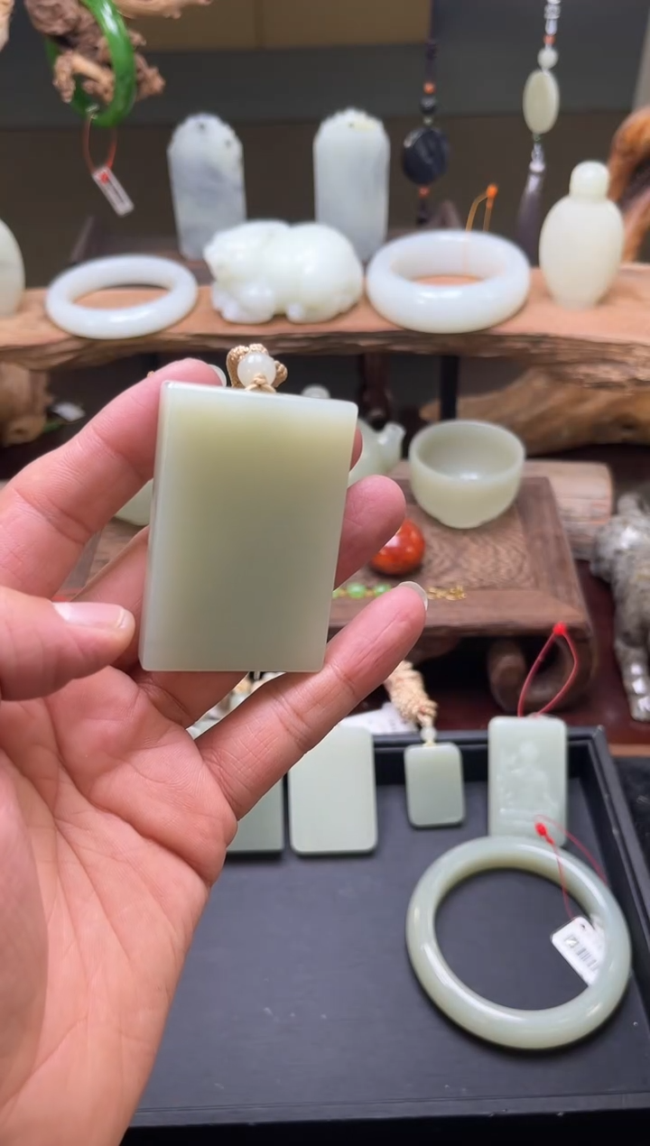 【闪购商品】和田玉吊坠未镶嵌且末迪克兰 光面无事牌9002089