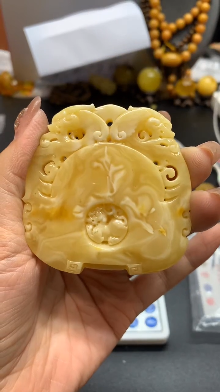 【闪购商品】未镶嵌琥珀珠宝奇石2805