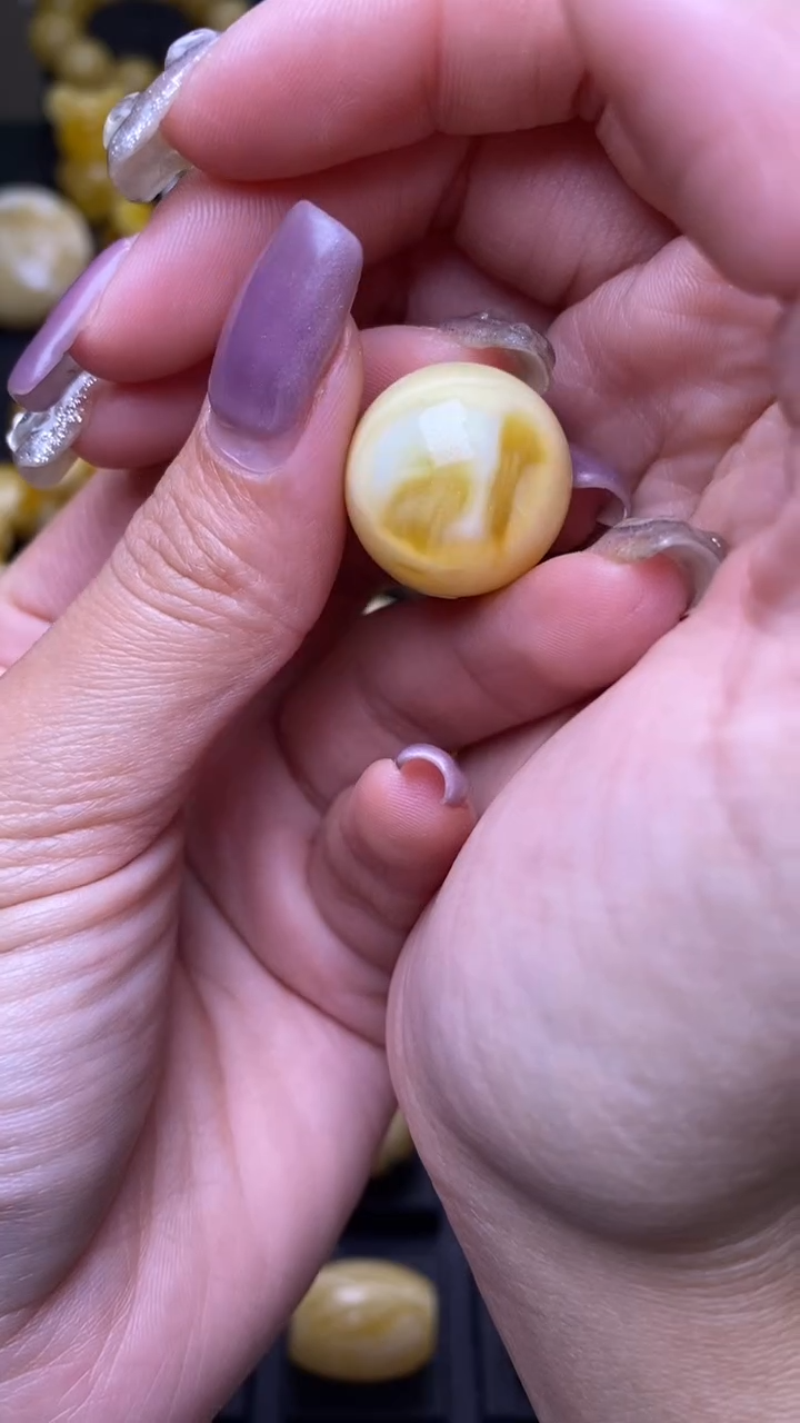 【闪购商品】琥珀裸石未镶嵌葵. 93