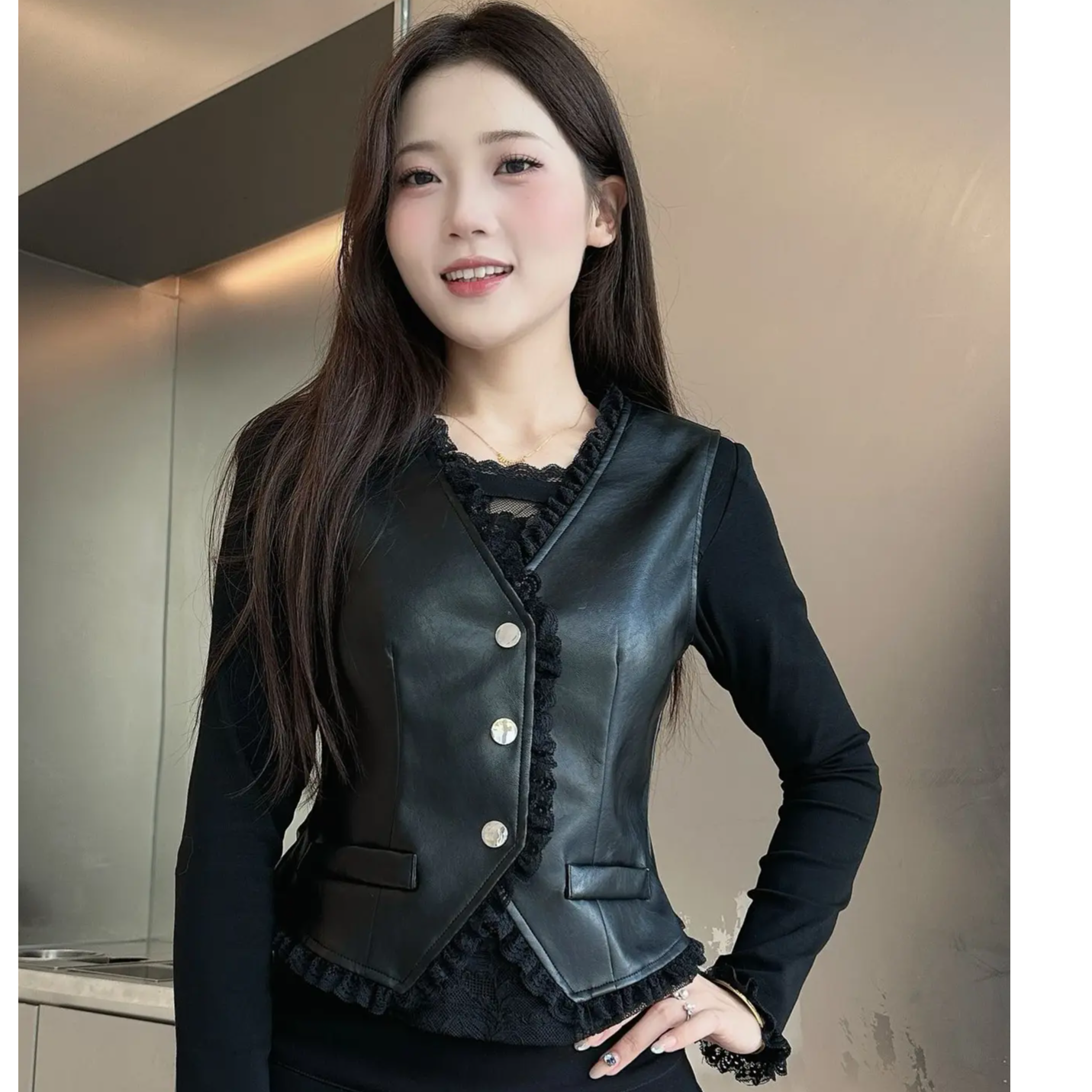 蕾丝花边马甲百搭黑色不规则PU皮马甲女新款高级感复古坎肩外套