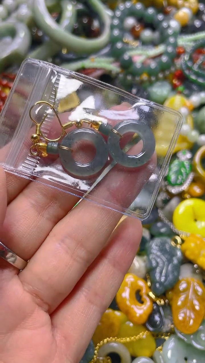 颈饰未镶嵌翡翠/Z/翡翠A货，一件也是批发价