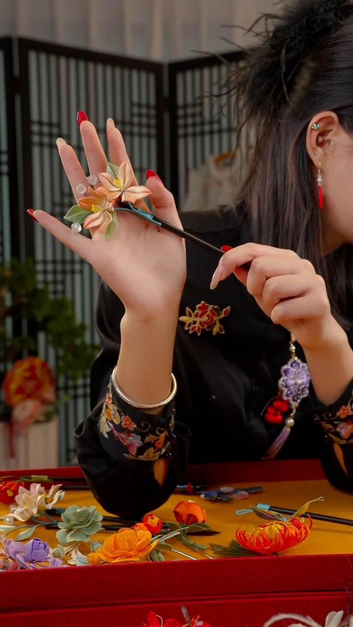 刺绣非遗绒花手工饰品