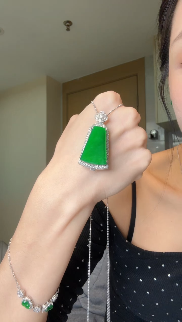 【闪购商品】翡翠吊坠(不含链)银S925镶嵌天然翡翠吊坠