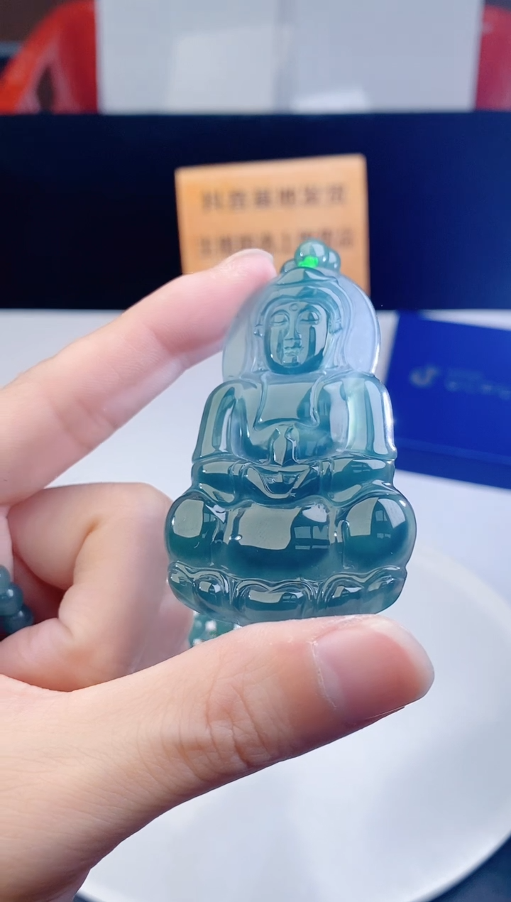 颈饰未镶嵌翡翠  