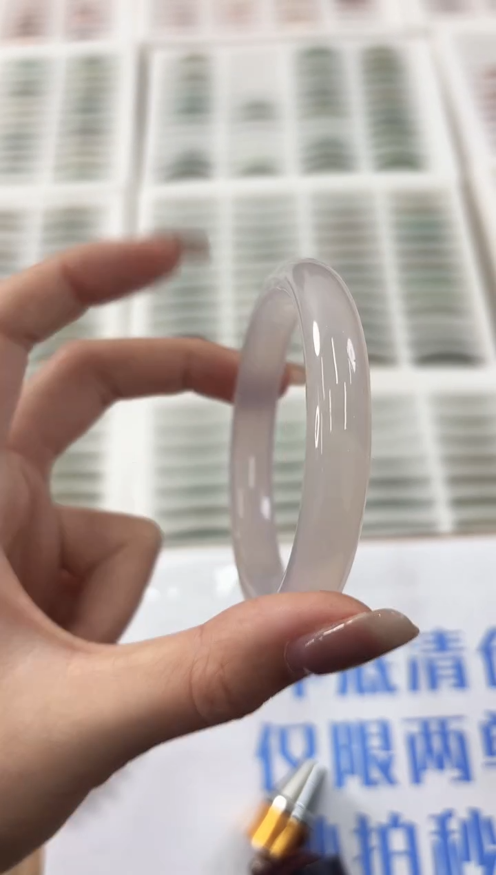 未镶嵌手镯石英质玉26-58L