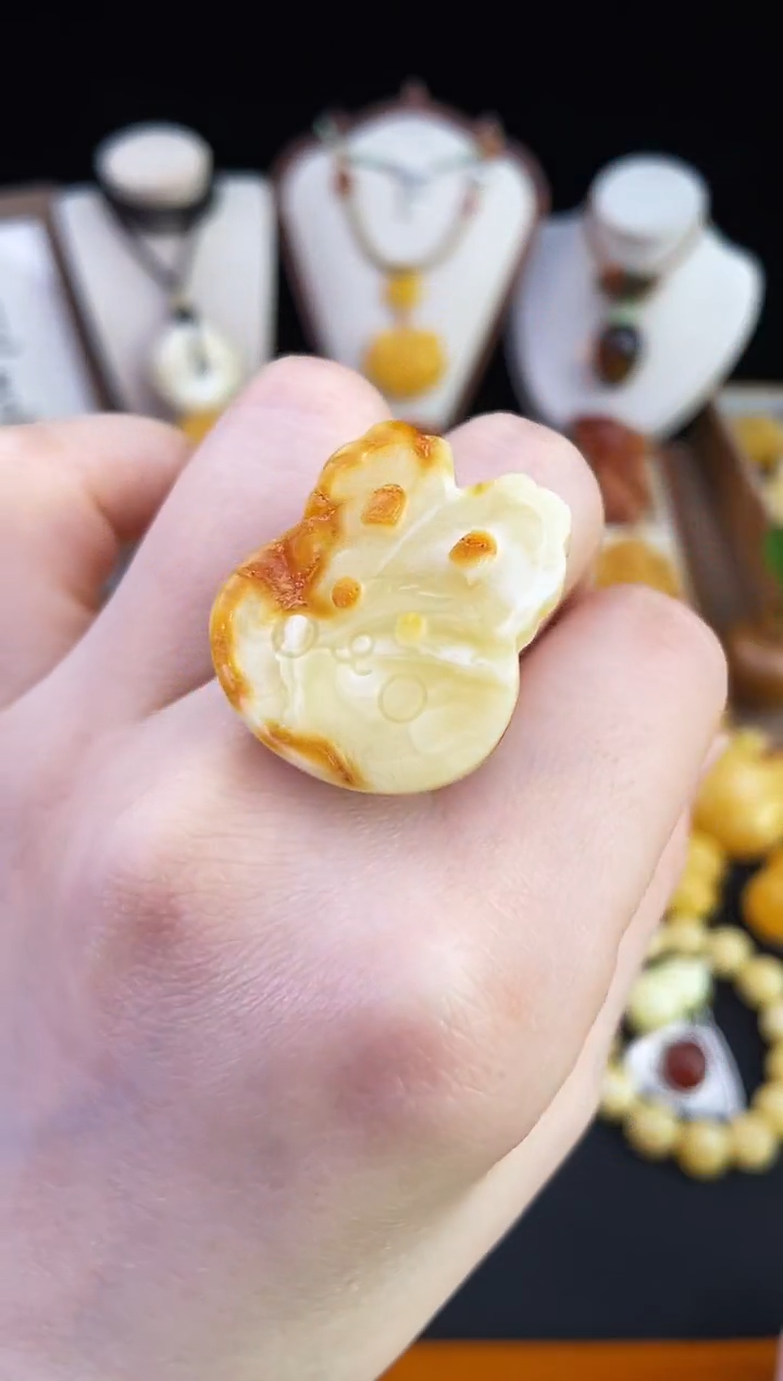 琥珀未镶嵌珠宝奇石柒月