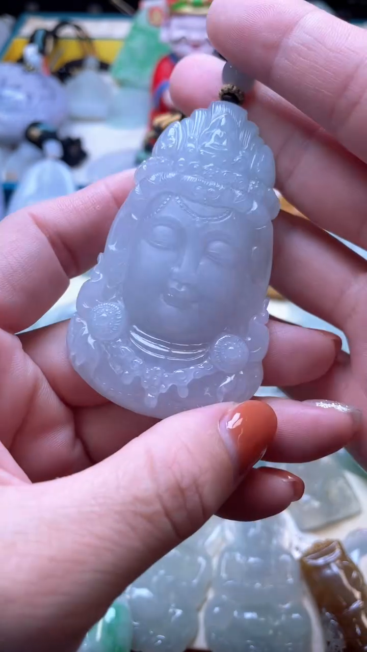 颈饰未镶嵌翡翠观音