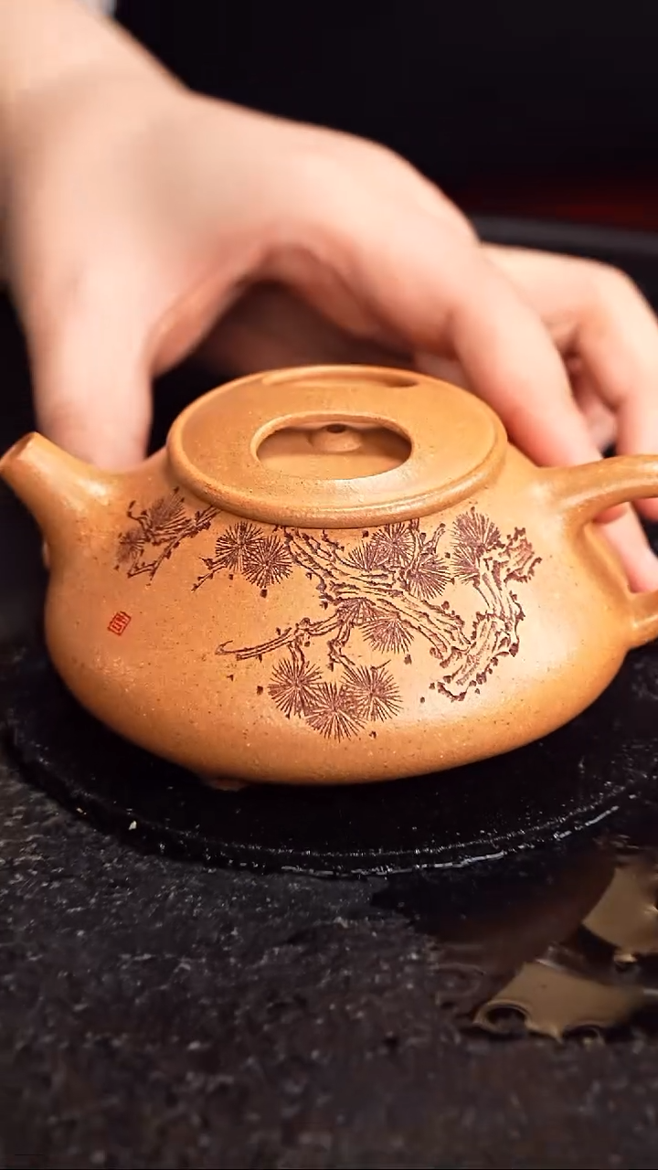 茶壶紫砂蒋氏工堂  牛盖石瓢60  老段  180毫升