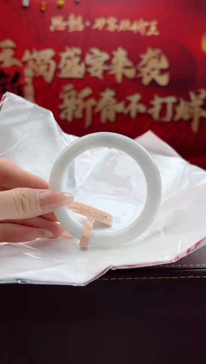 【闪购商品】翡翠手镯未镶嵌10翡翠手镯（微瑕）