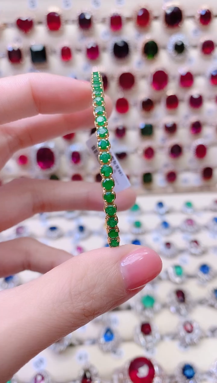 18K金镶嵌手镯祖母绿1