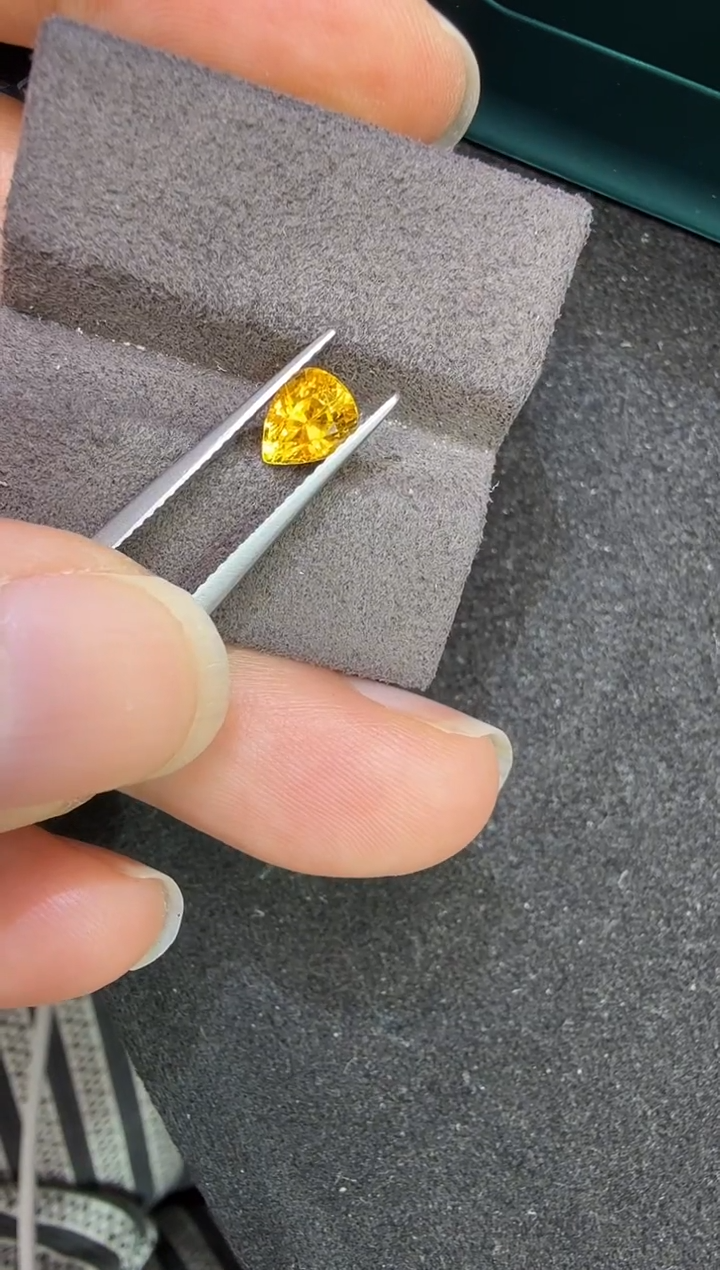 未镶嵌定制定制蓝宝石影天然金丝雀黄1.145克拉