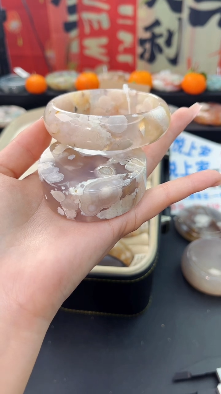 【闪购商品】石英质玉手镯未镶嵌赠送镯心（59圈口）