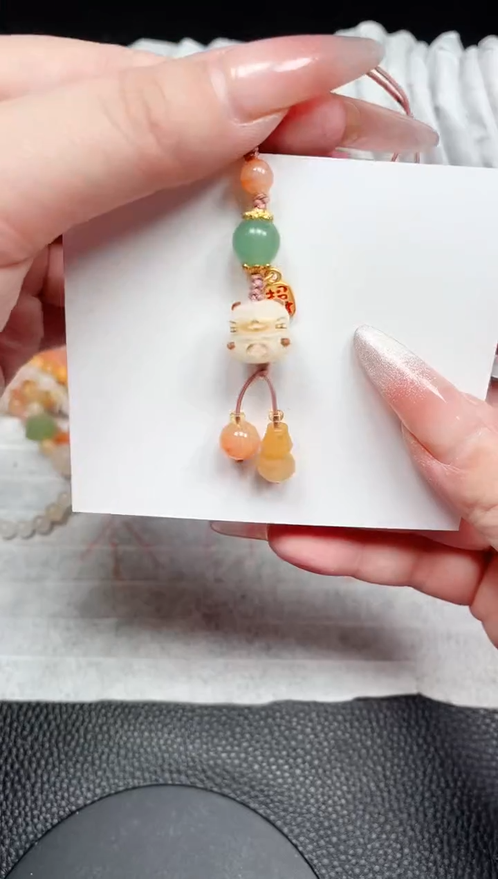 【闪购商品】石英质玉手镯未镶嵌猫猫