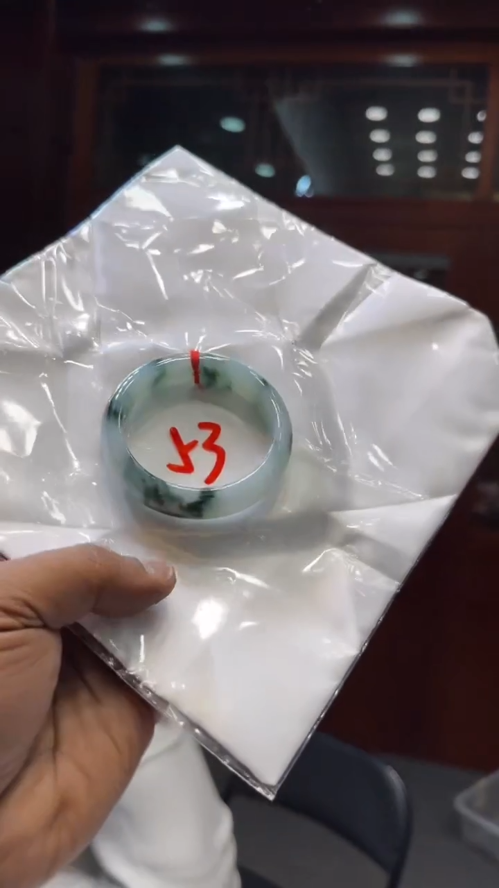 翡翠手镯未镶嵌手镯