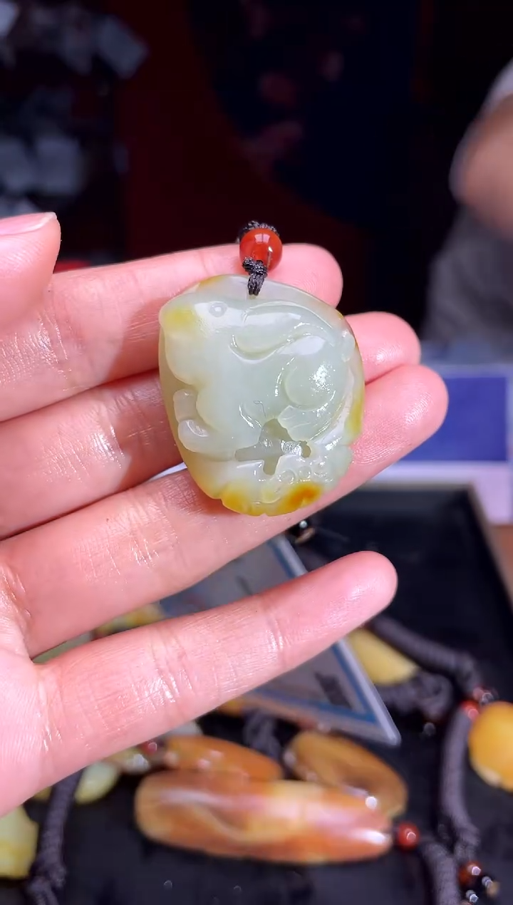 和田玉未镶嵌颈饰1