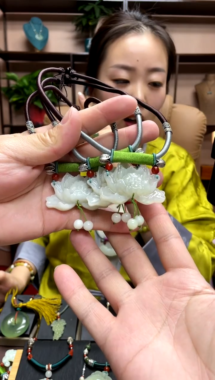 【闪购商品】岫玉吊坠未镶嵌·多样性发货 其中发一