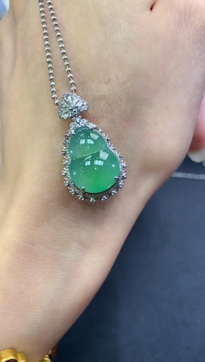 【闪购商品】翡翠吊坠(不含链)18K金镶嵌a214         