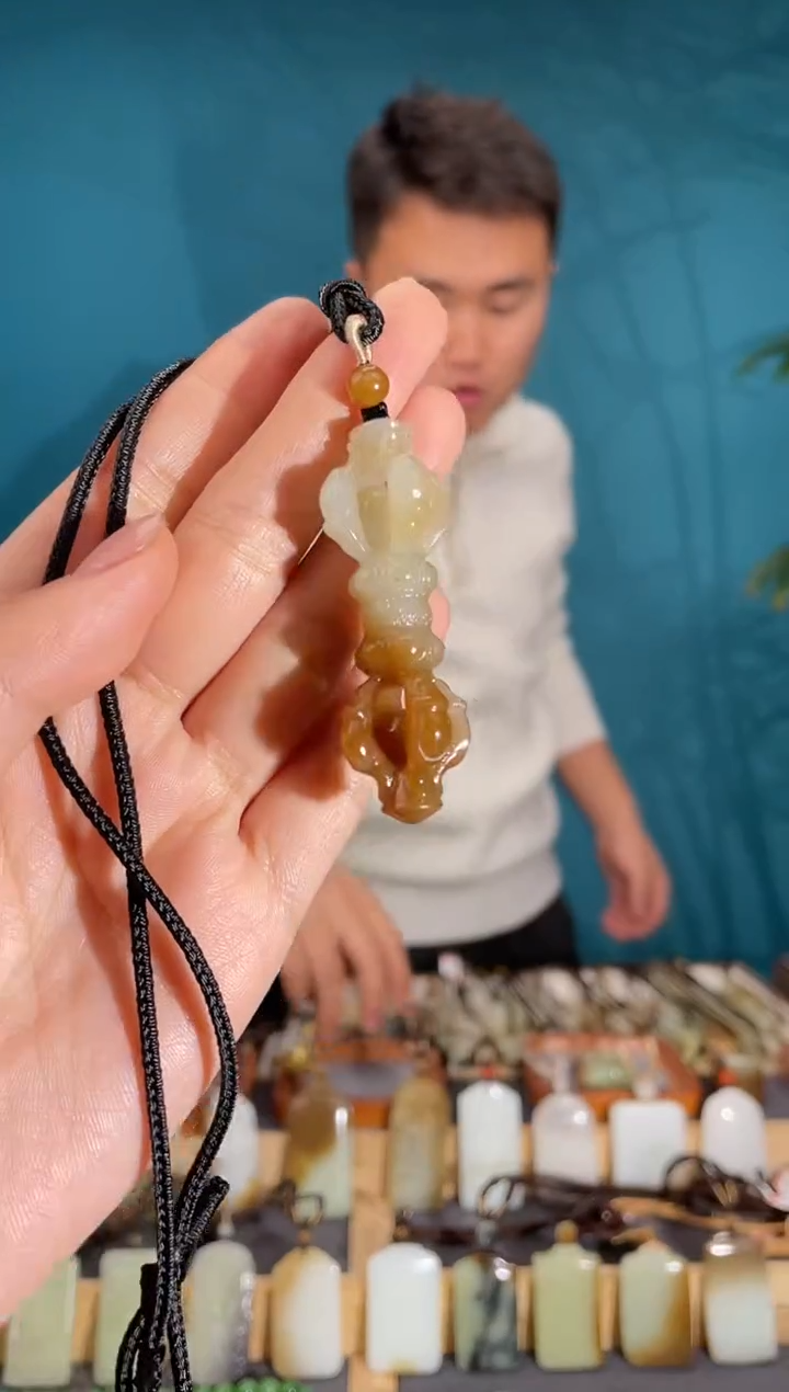 颈饰未镶嵌和田玉1