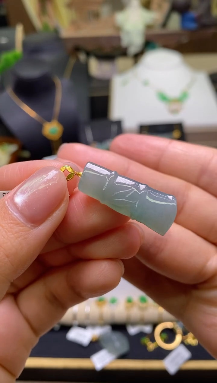 【闪购商品】翡翠颈饰18K金镶嵌净货16178