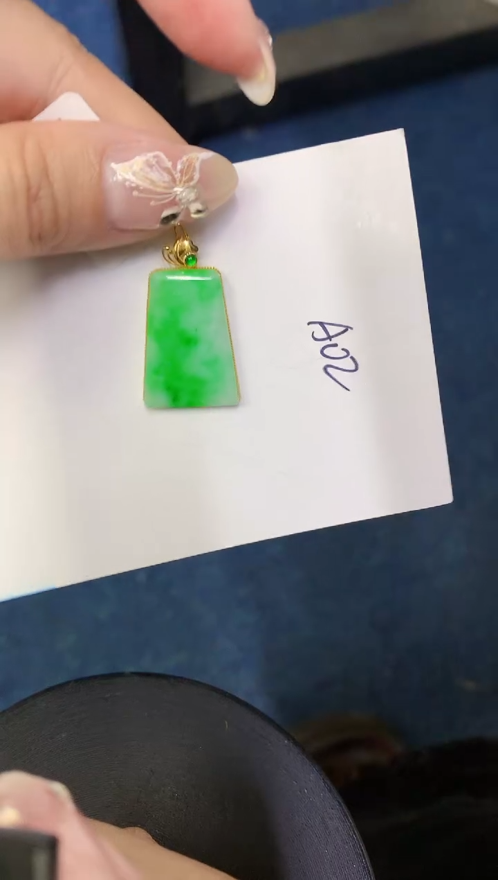 【闪购商品】翡翠颈饰18K金镶嵌0000000000